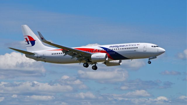 Boeing 737-800 (9M-MXV) - BOE84 from KBFI on final to Rwy 16R during a flight test on 6/19/14. (LN:4964 / cn 40159).