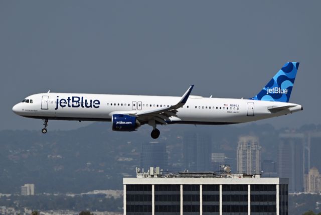 Airbus A321neo (N2165J)