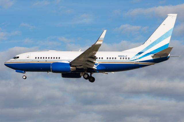 Boeing 737-700 (N889LS)