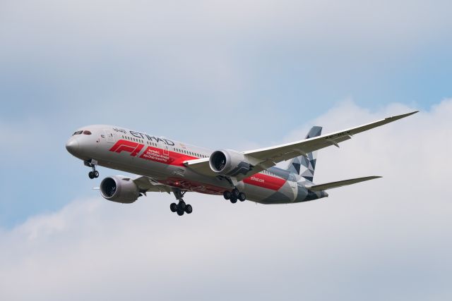 Boeing 787-8 (A6-BLV) - Etihad airways F1 livery appear at shanghai for 1000th Formula 1 race