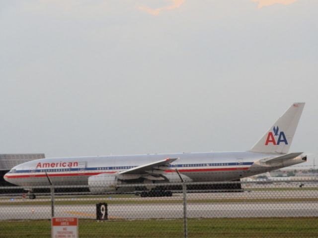 Boeing 777-200 (N775AN) - Heading out!For airways to destination!