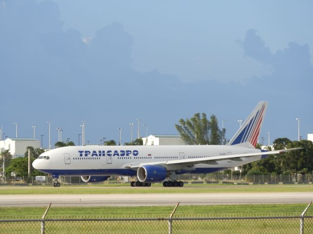 Boeing 777-200 (EI-UNW) - Transaero B777-200ER