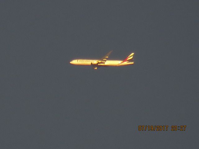 BOEING 777-300ER (A6-EPW)