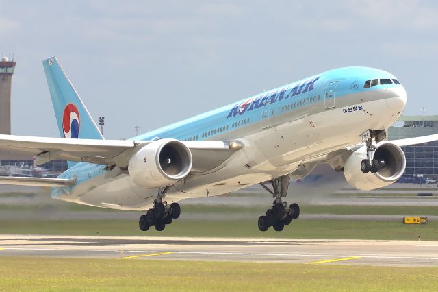 Boeing 777-200 (HL7714)