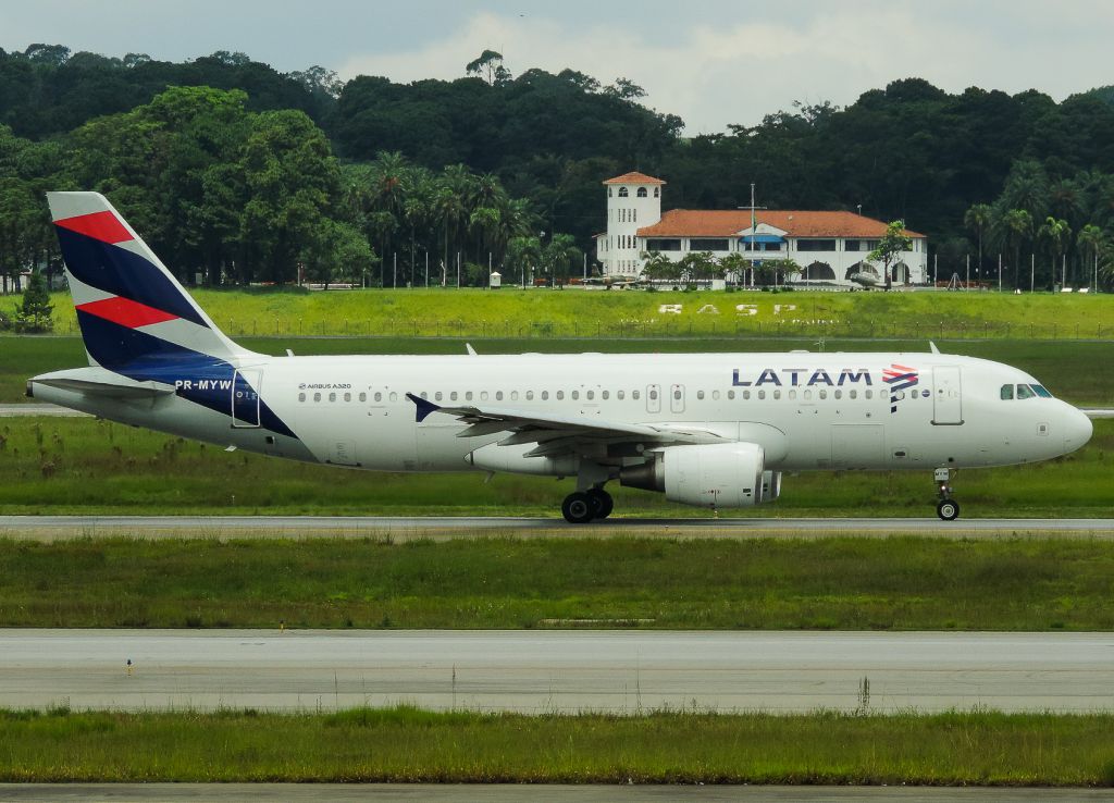 Airbus A320 (PR-MYW)