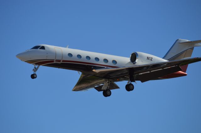 Gulfstream Aerospace Gulfstream V — - A whale of tail coming back to visit his money October 2014 Runway 1L