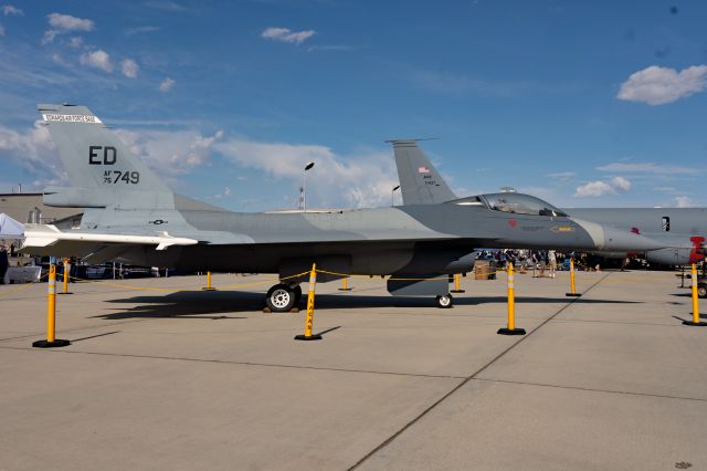 Lockheed F-16 Fighting Falcon (75-0749) - XL with cranked arrow wings