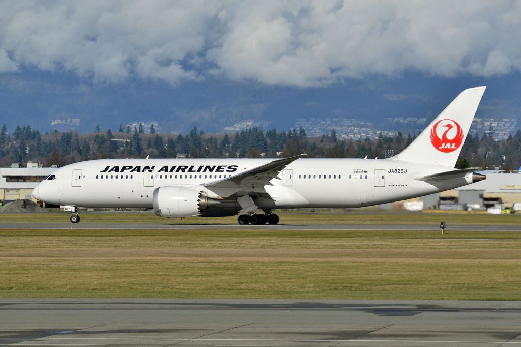 Boeing 787-8 (JA826J)