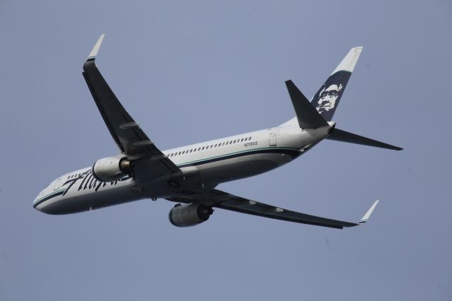 Boeing 737-900 (N319AS)