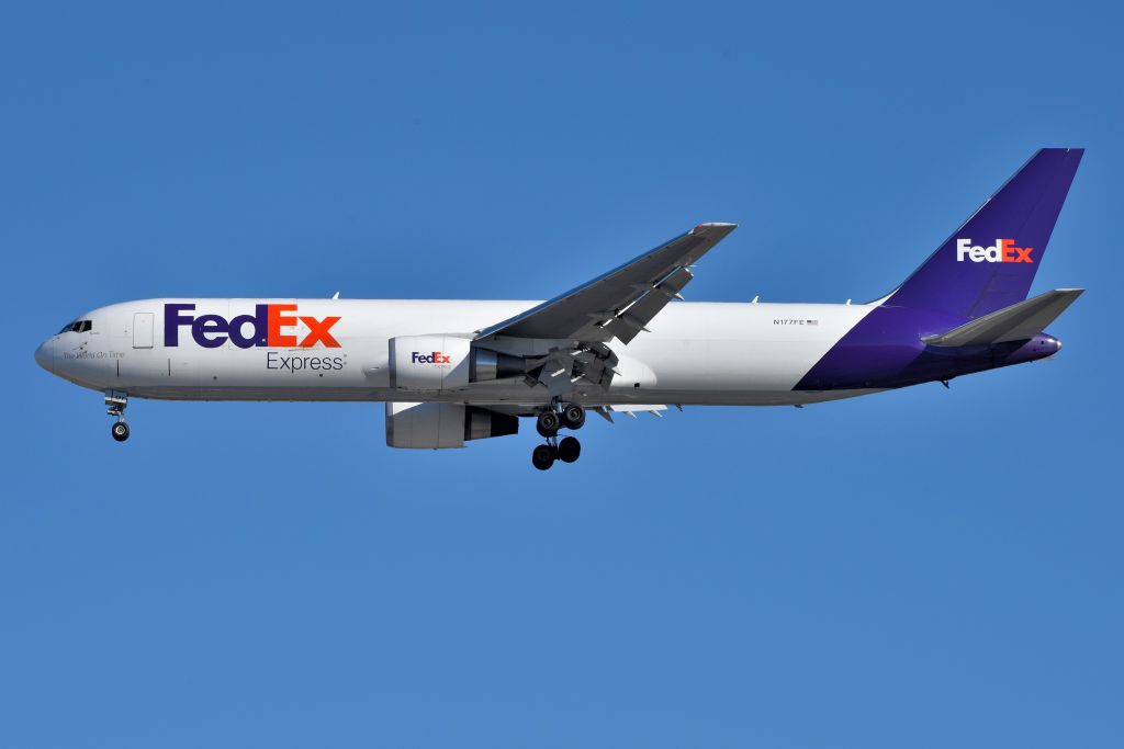 BOEING 767-300 (N177FE) - Runway 32 12-03-22