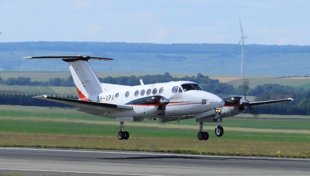 Beechcraft Super King Air 200 (9H-XPA)