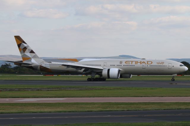 BOEING 777-300ER (A6-ETC)