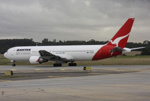 BOEING 767-300 (VH-OGN)