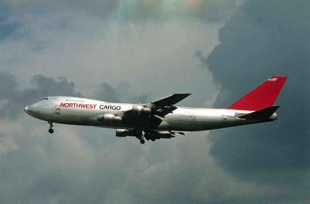 Boeing 747-200 (N616US) - Final Approach to Narita Intl Airport Rwy34 on 1987/09/12