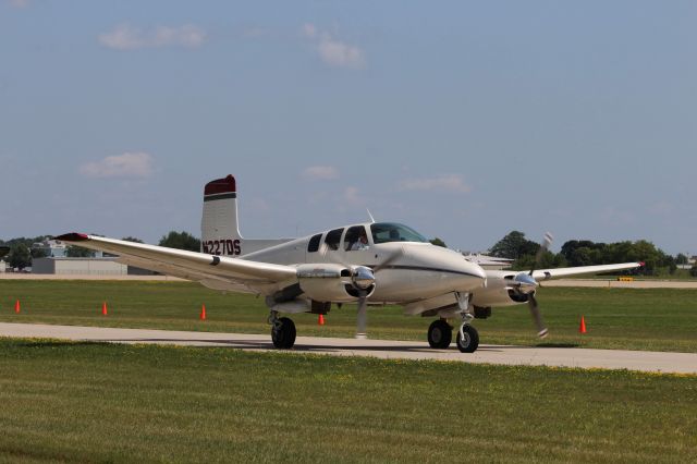 Beechcraft Twin Bonanza (N227DS)