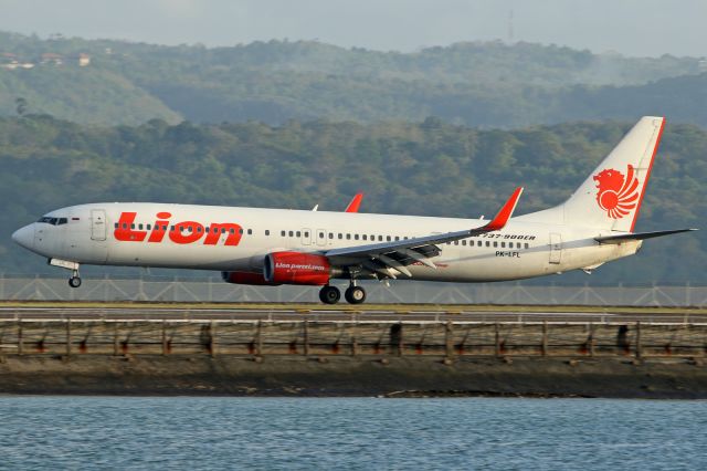 Boeing 737-700 (PK-LFL)