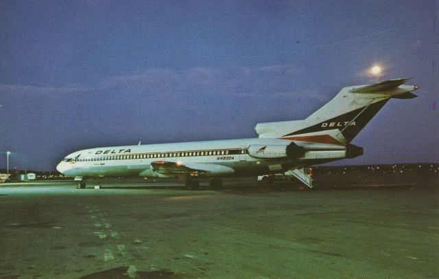 BOEING 727-200 (N4830A) - scanned from postcardbr /Delta