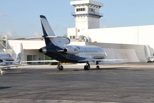 Dassault Falcon 900 (N5VJ)