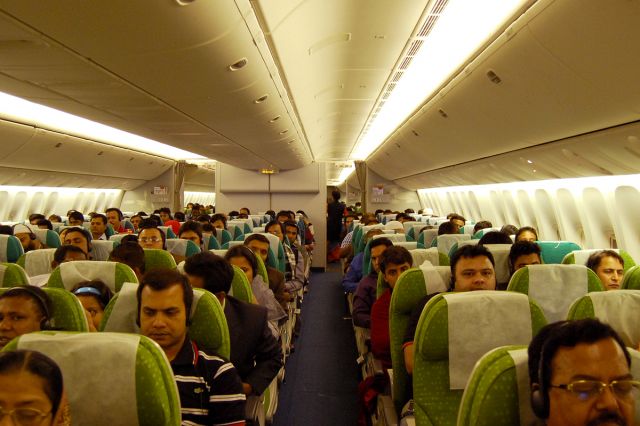 BOEING 777-300 (S2-AFO)