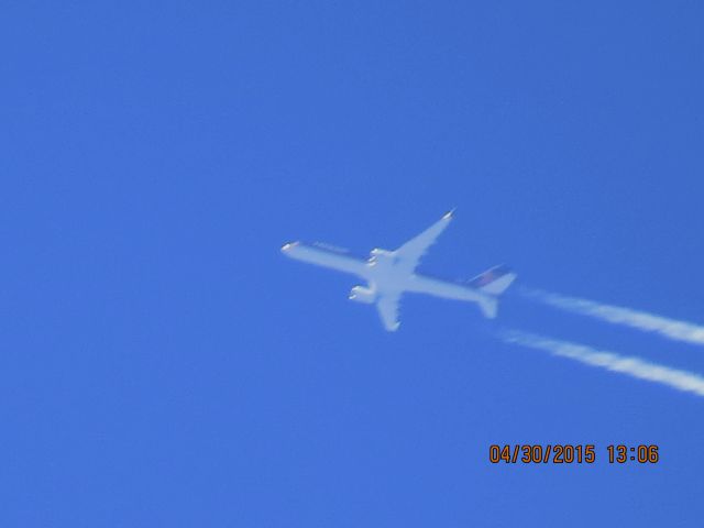 Boeing 757-200 (N757AF) - Donald Trumps 757 passing over Southeastern Kansas heading to Houston. None of my pictures of it turned out good at all. Still had to post them. Hopefully Mr. Trump will give me another chance at getting a better picture.