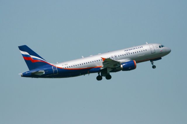 Airbus A320 (VP-BZO) - Airbus A320-314, Take-off Rwy 08L, Roissy Charles De Gaulle Airport (LFPG-CDG)