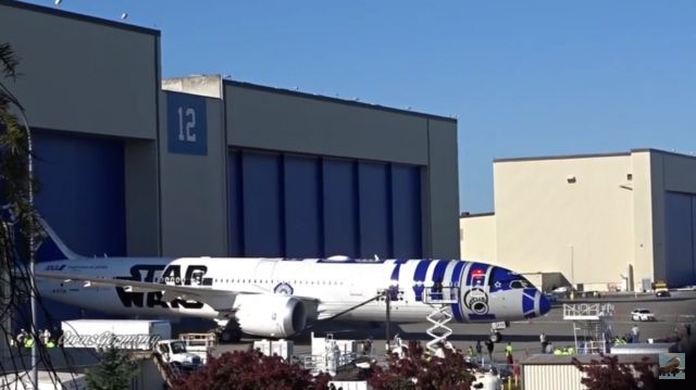 Boeing 787-9 Dreamliner (JA873A) - R2-D2 STAR WARS LIVERYbr /ANA 787-9 JA873Abr /@Boeing Everett Factory 9/12/15br /br /We got it on video too: a rel=nofollow href=http://www.youtube.com/OwnsGermanywww.youtube.com/OwnsGermany/a