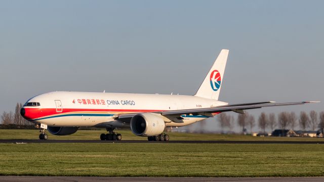 BOEING 777-200LR (B-2082)