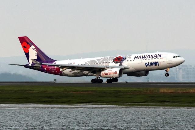 Airbus A330-200 (N378HA)