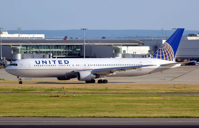 BOEING 767-300 (N651UA)