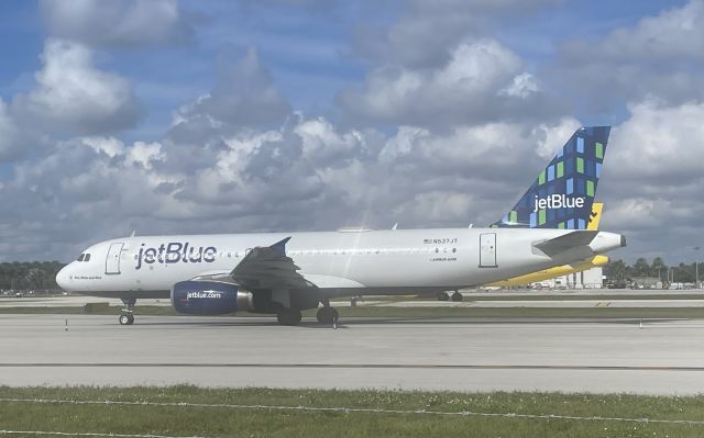 Airbus A320 (N537JT)