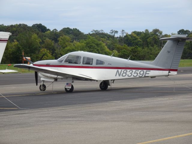 Piper Cherokee (N8359E)