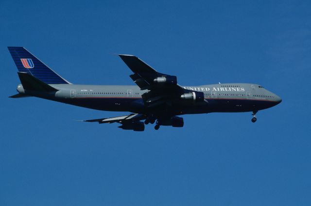 BOEING 747-100 (N4745) - Final Approach to Narita Intl Airport Rwy34L on 1997/06/07