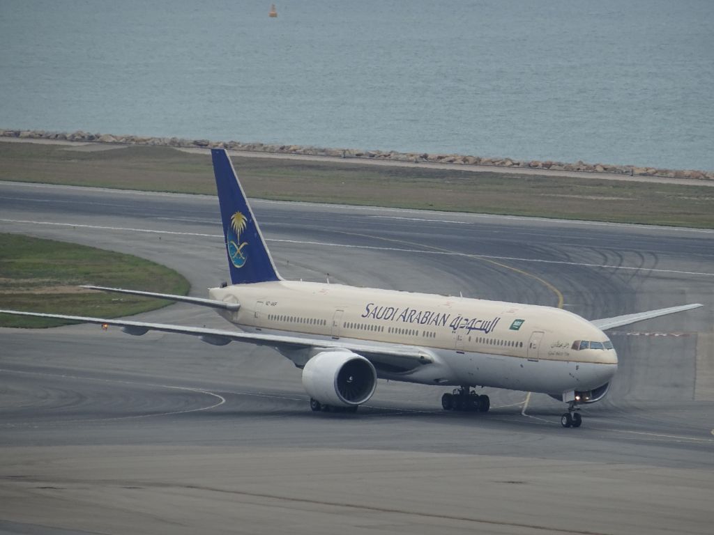 BOEING 777-200LR (HZ-AKF)