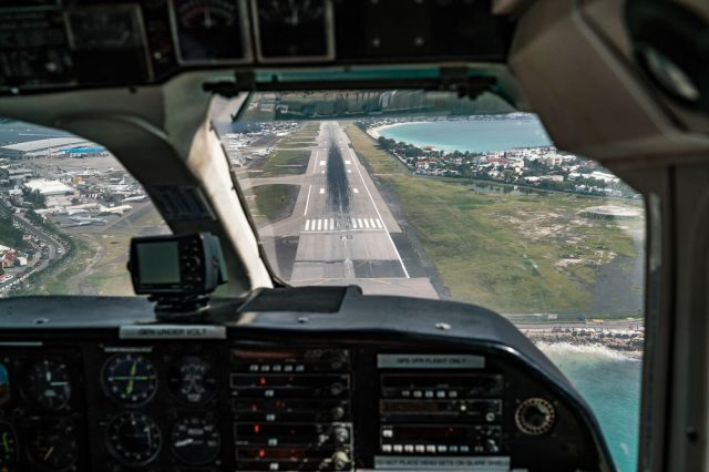 — — - Landing at St. Maarten Airport.