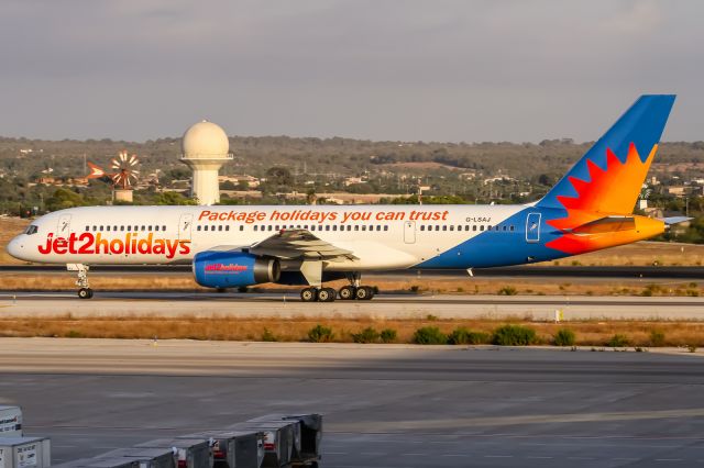 Boeing 757-200 (G-LSAJ) - G-LSAJ Jet2 Boeing 757-236 coming in from Manchester MAN / EGCC) @ Palma de Mallorca (PMI / LEPA) / 06.08.2016