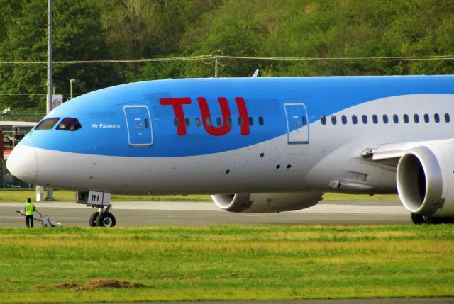 Boeing 787-8 (G-TUIH)