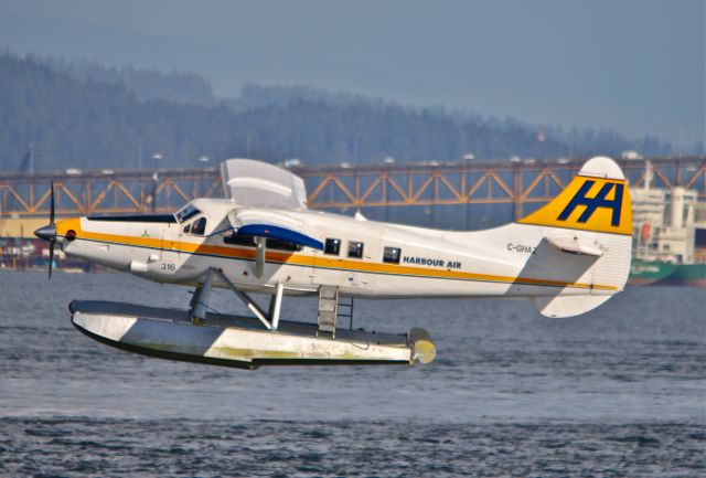 De Havilland Canada Twin Otter (C-GHAZ) - LEAVING VANCOUVER HARBOUR,31 MARCH 2010