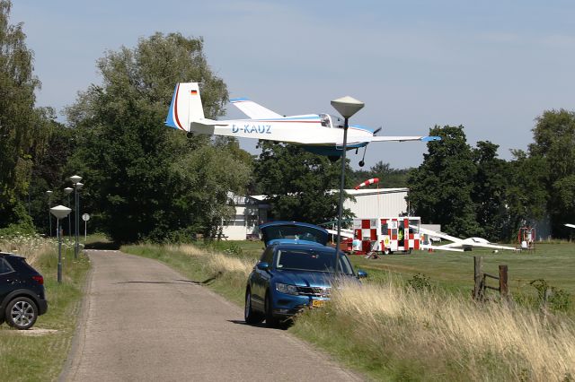 D-KAUZ — - Spotting location Hilversum Airfield  Streetname: Rading