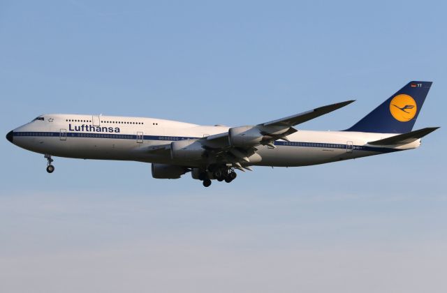 BOEING 747-8 (D-ABYT)