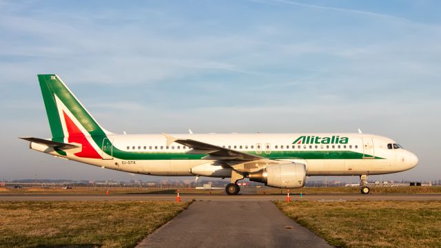 Airbus A320 (EI-DTK)