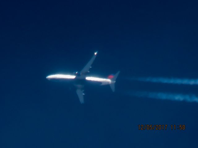 Boeing 737-900 (N810DN)