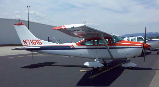 Cessna Skylane (N71616)