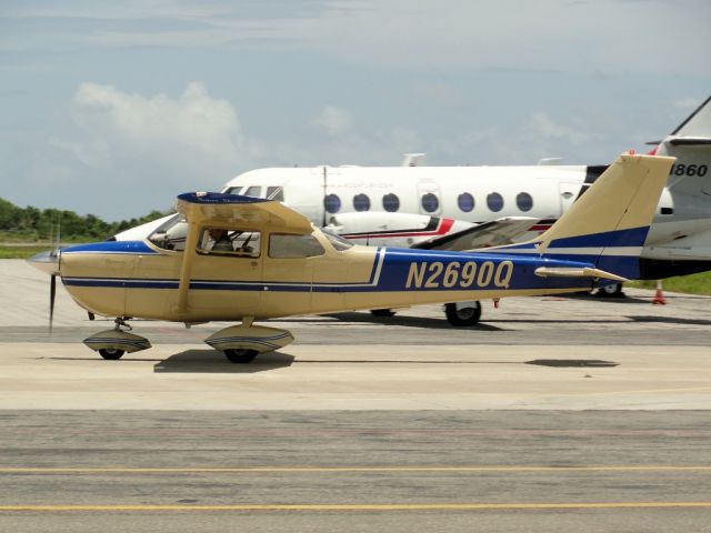 Cessna Skyhawk (N2690Q)