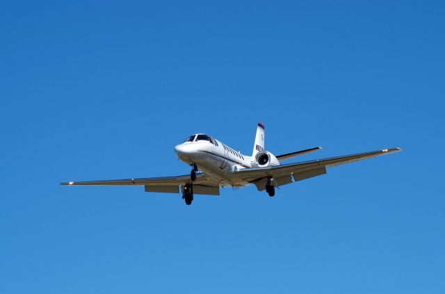 Cessna Citation V (N827QS) - Short Final 17R at KPWA 03-APR-2016