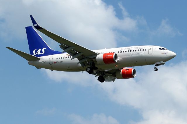 Boeing 737-700 (HB-JJA) - Scandi 927 arriving from Copenhagen