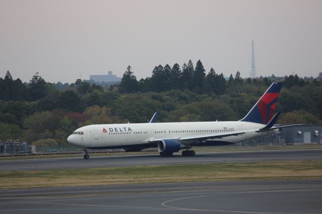 BOEING 767-300 (N1605)