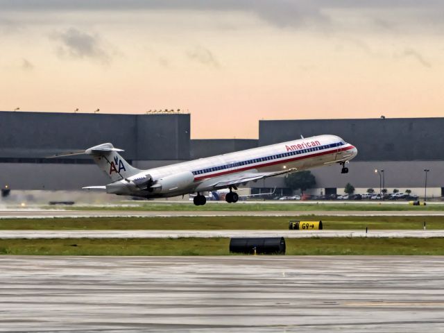 McDonnell Douglas MD-82 (N483A)