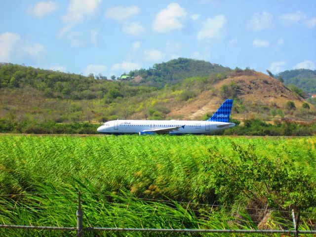 Airbus A320 (N516JB)