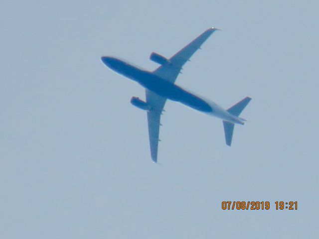 Airbus A320 (N821JB)