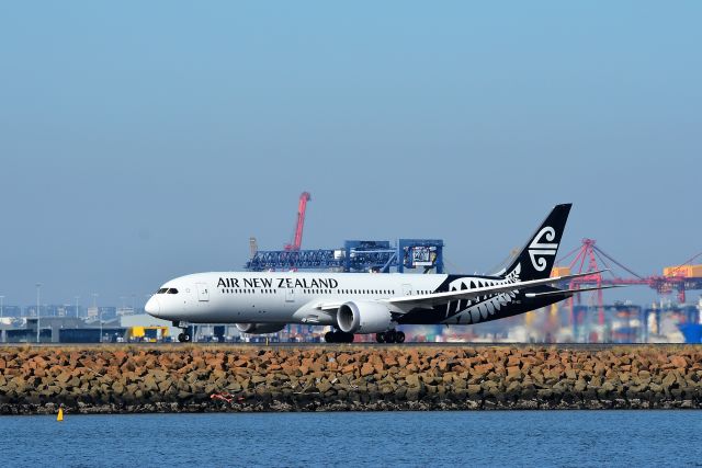 Boeing 787-9 Dreamliner (ZK-NZL) - ZK-NZL Air New Zealand Boeing 787-9 Dreamliner  YSSY 27 May 2018